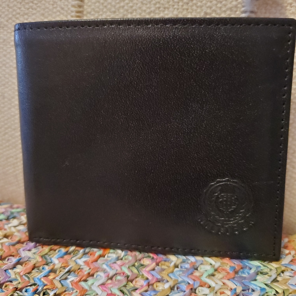 Tommy Hilfiger Men's black leather wallet